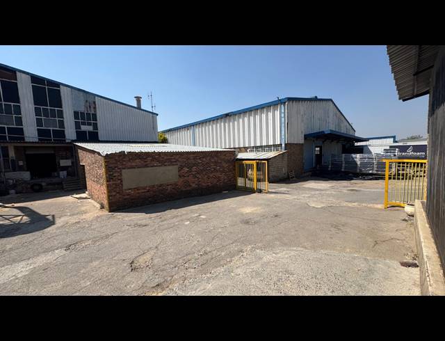 2,800M² WAREHOUSE TO LET IN KEW